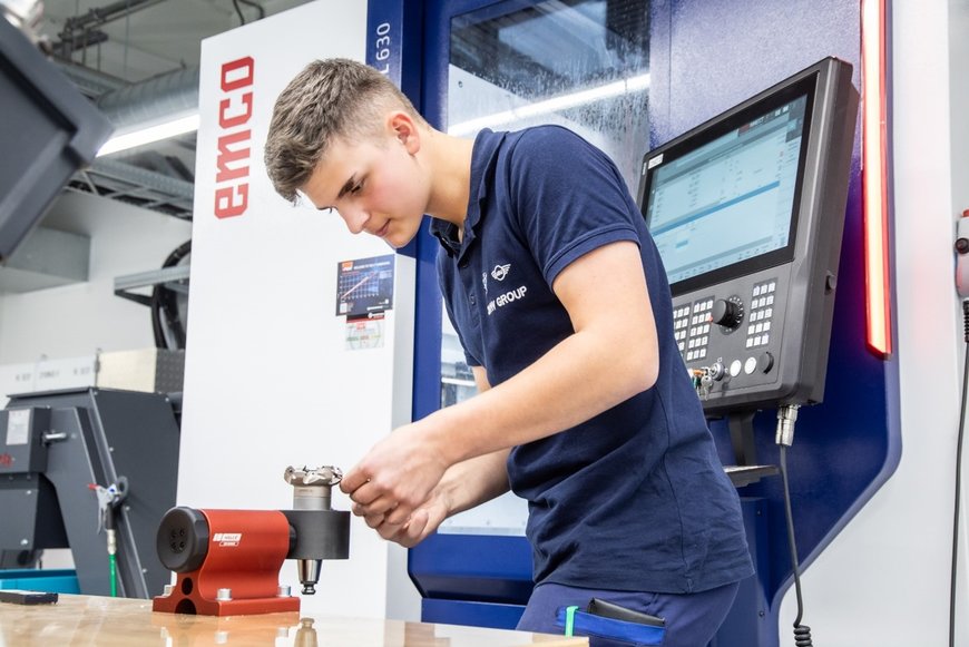 Un centre de formation de haut niveau équipé de machines conventionnelles et CNC d'Emco 