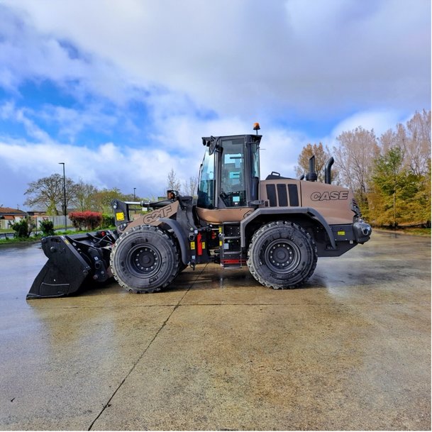 CASE Construction Equipment expose une Chargeuse sur Pneus spéciale armée lors du Salon international Eurosatory en juin en France