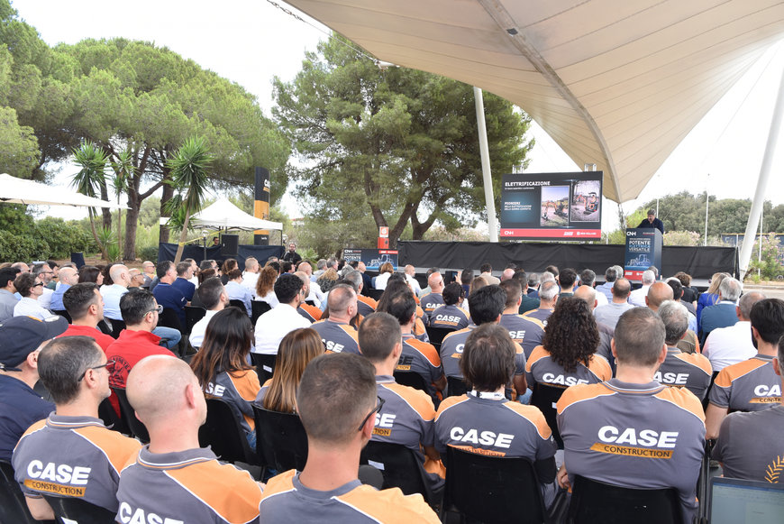 CNH inaugure une ligne de production de chargeuses compactes sur pneus électriques à Lecce 