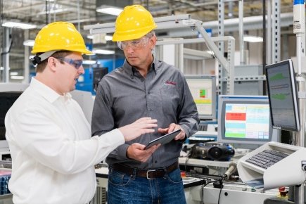 La solution Connected Worker de Plex, par Rockwell Automation, s’attaque à la pénurie de main-d’œuvre du secteur manufacturier